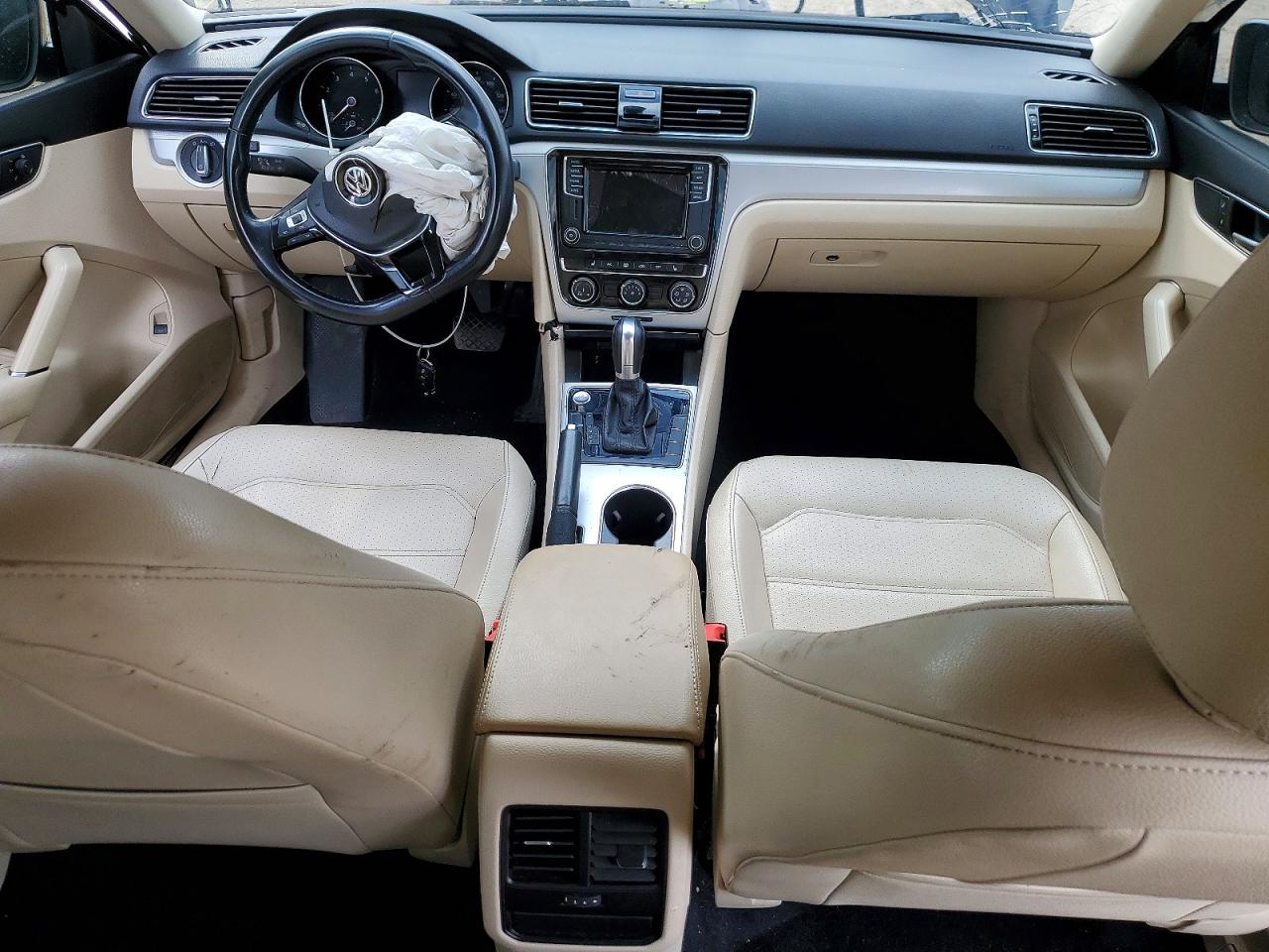 VOLKSWAGEN PASSAT 2019 — 9