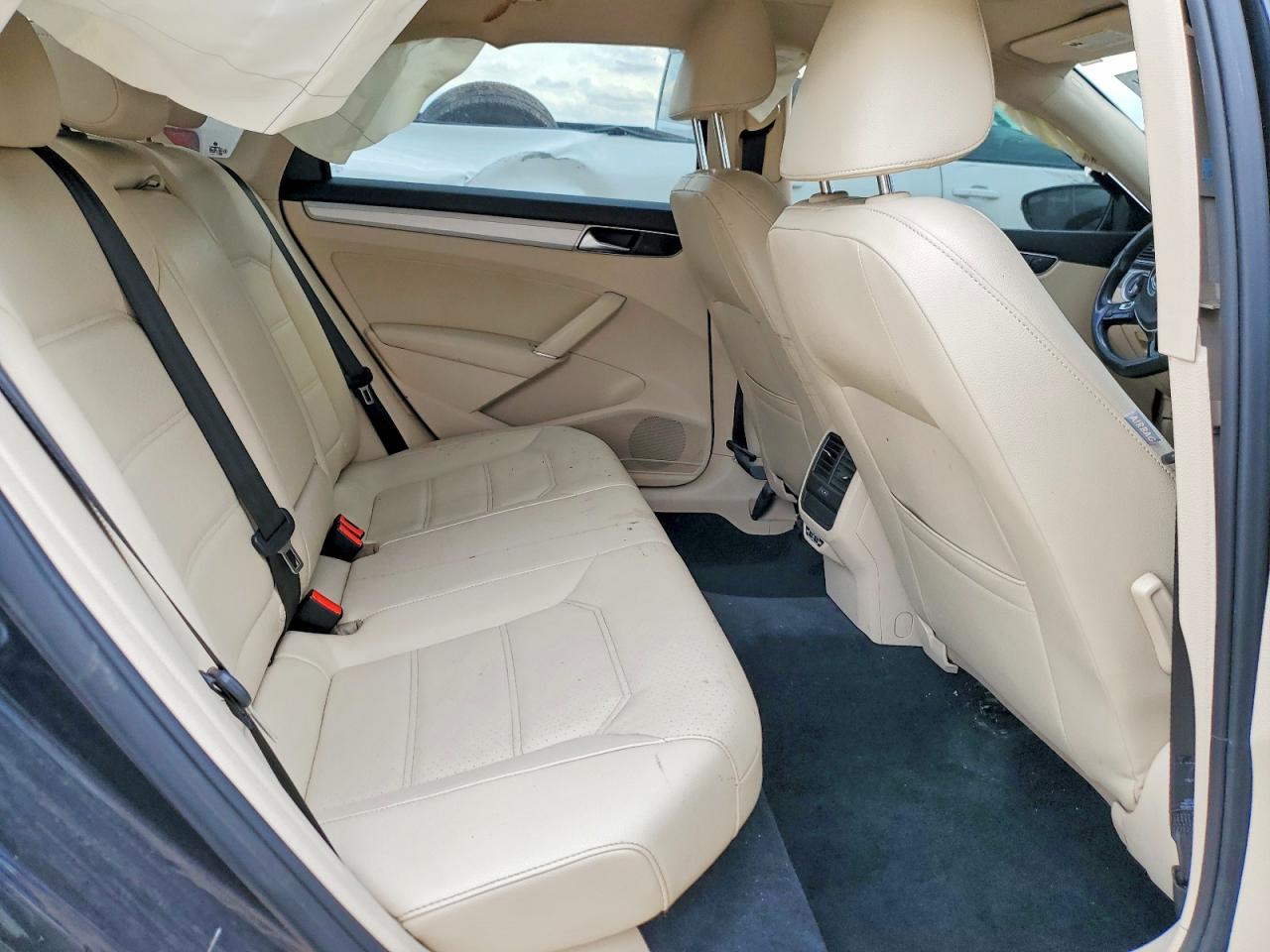 VOLKSWAGEN PASSAT 2019 — 11