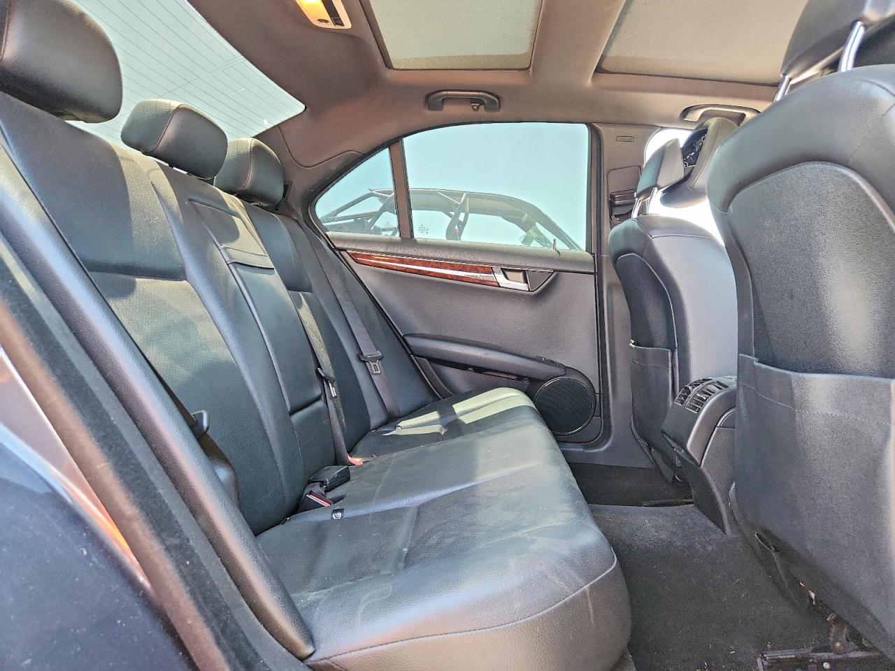 MERCEDES-BENZ C-CLASS C300 4MATIC 2010 — 11
