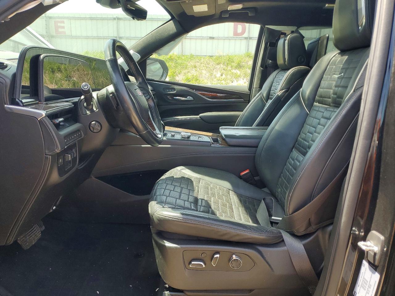 CADILLAC ESCALADE 2021 — 8