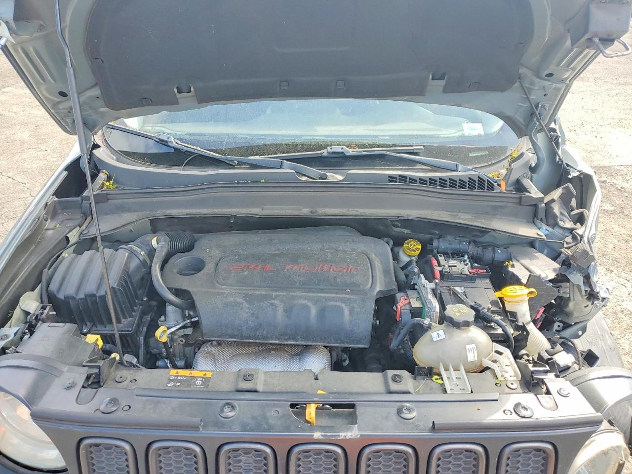 JEEP RENEGADE 2017 — 12