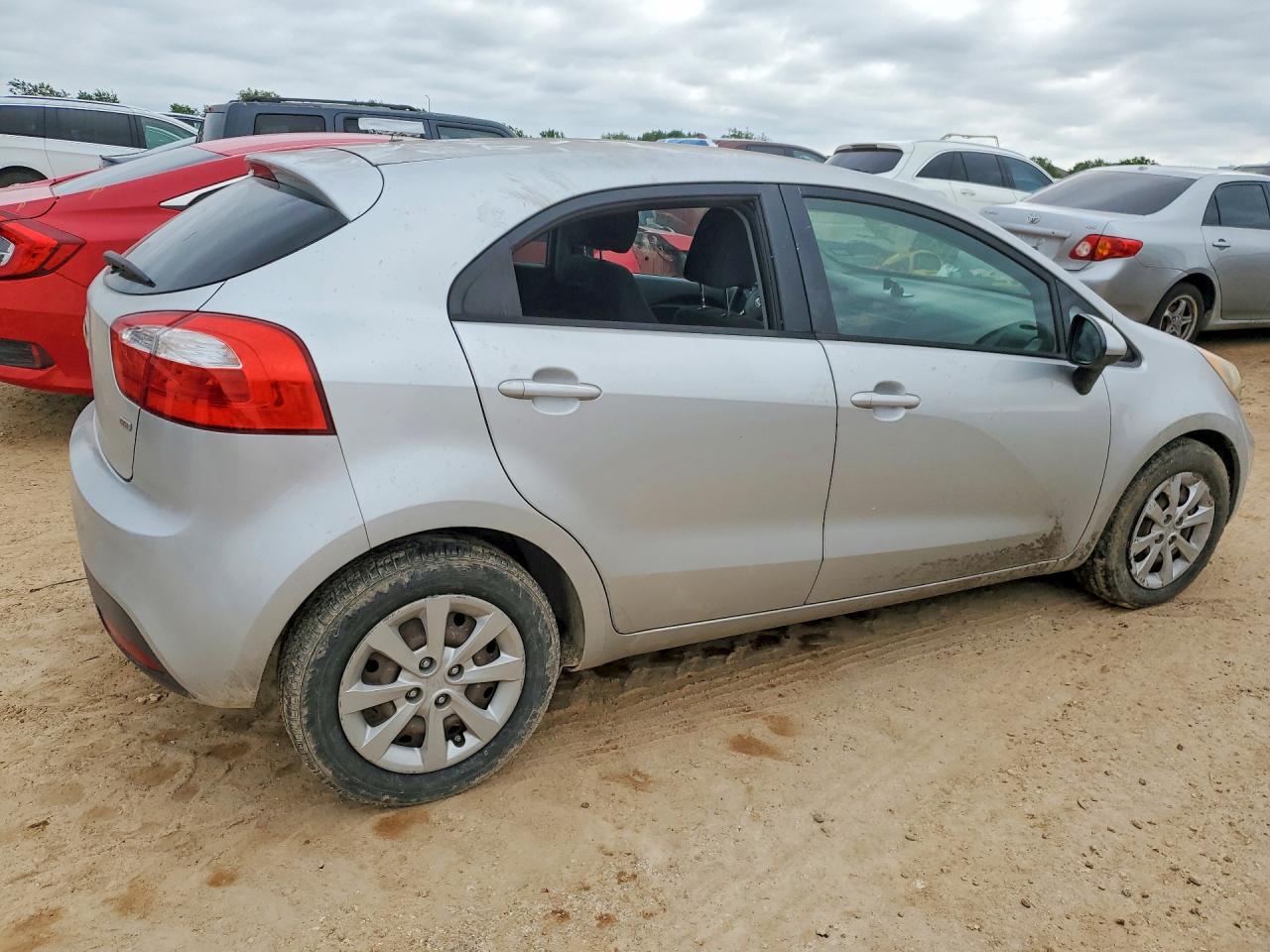KIA RIO 2013 — 4