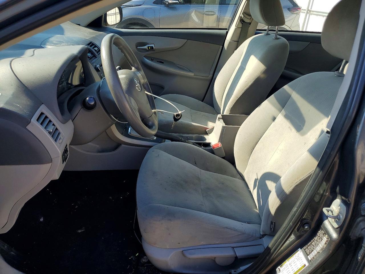 TOYOTA COROLLA 2010 — 8