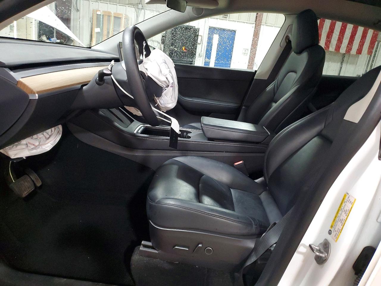 TESLA MODEL Y 2022 — 8
