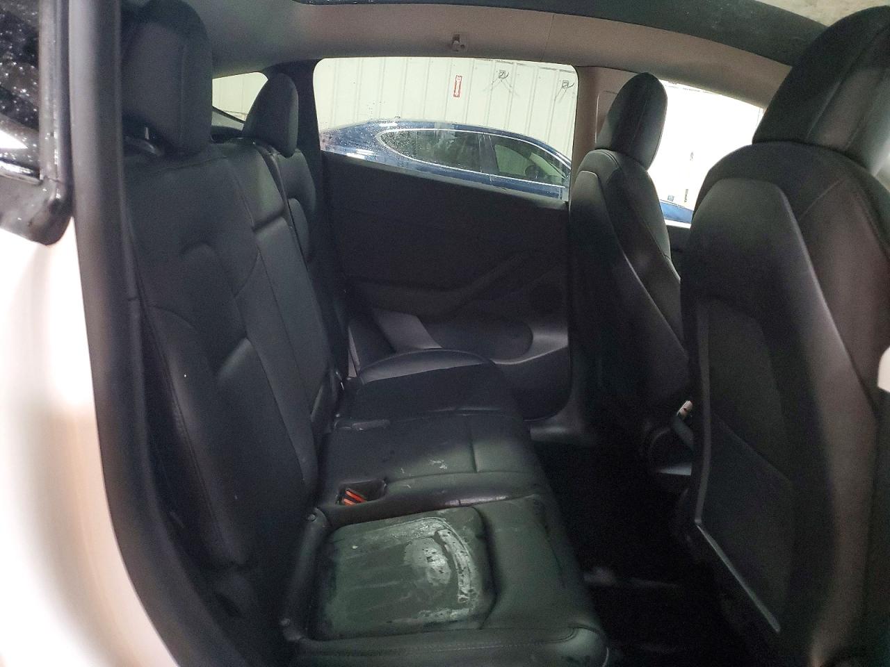 TESLA MODEL Y 2022 — 12