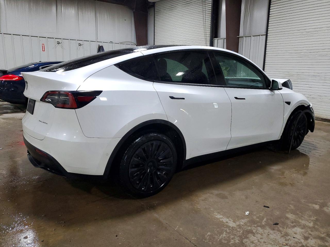 TESLA MODEL Y 2022 — 4