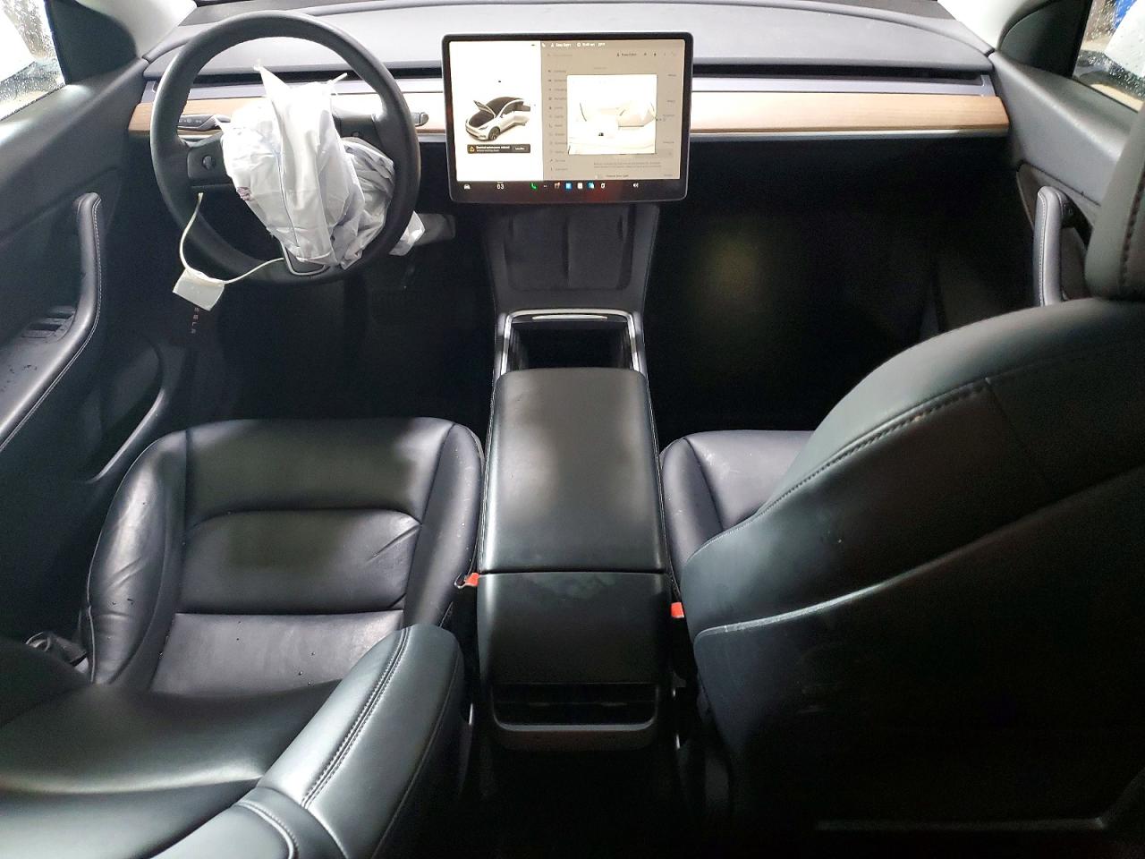 TESLA MODEL Y 2022 — 9