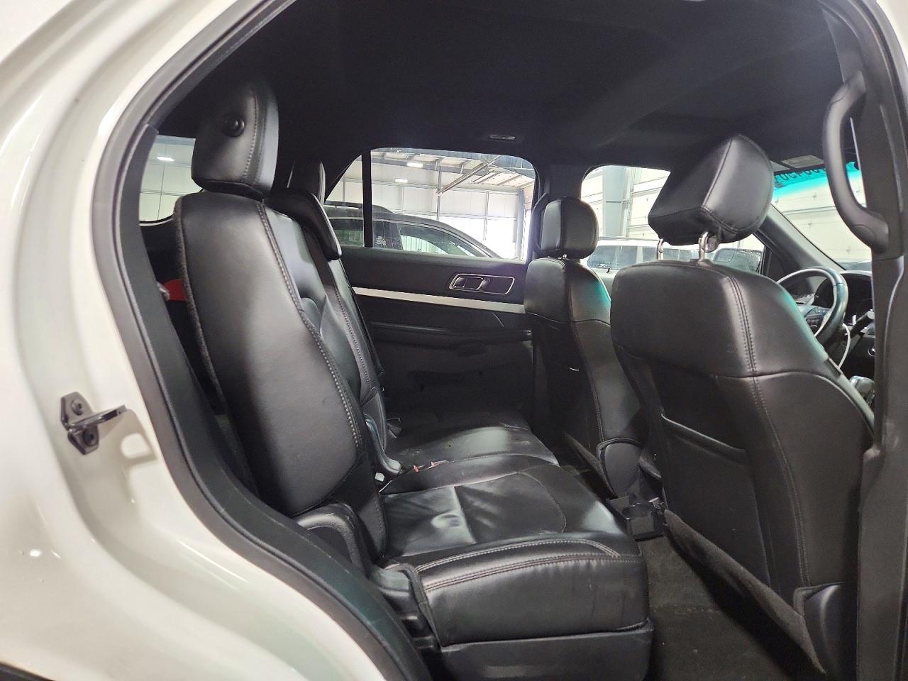 FORD EXPLORER 2017 — 12