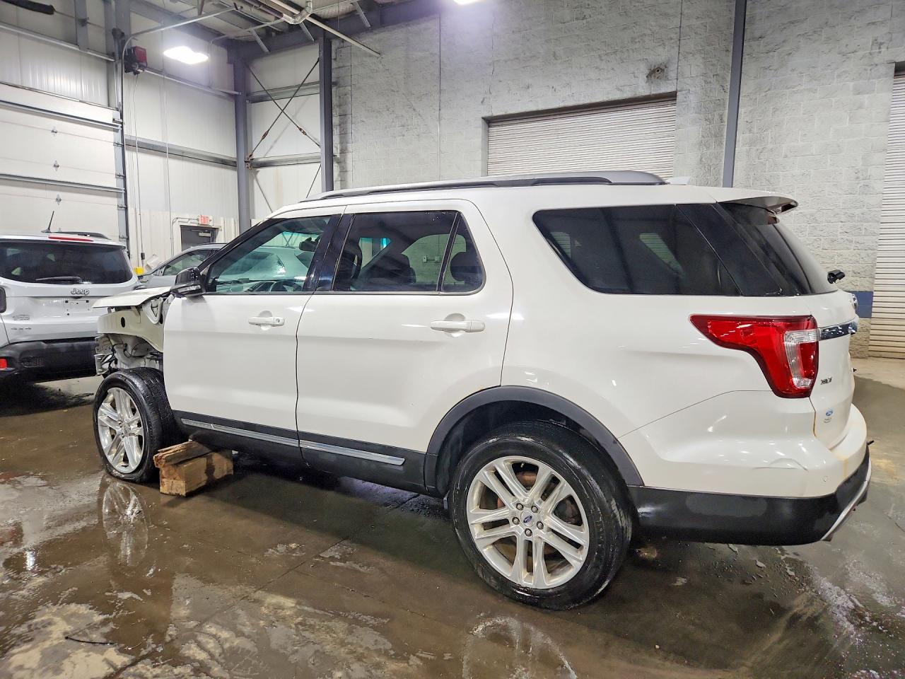 FORD EXPLORER 2017 — 3