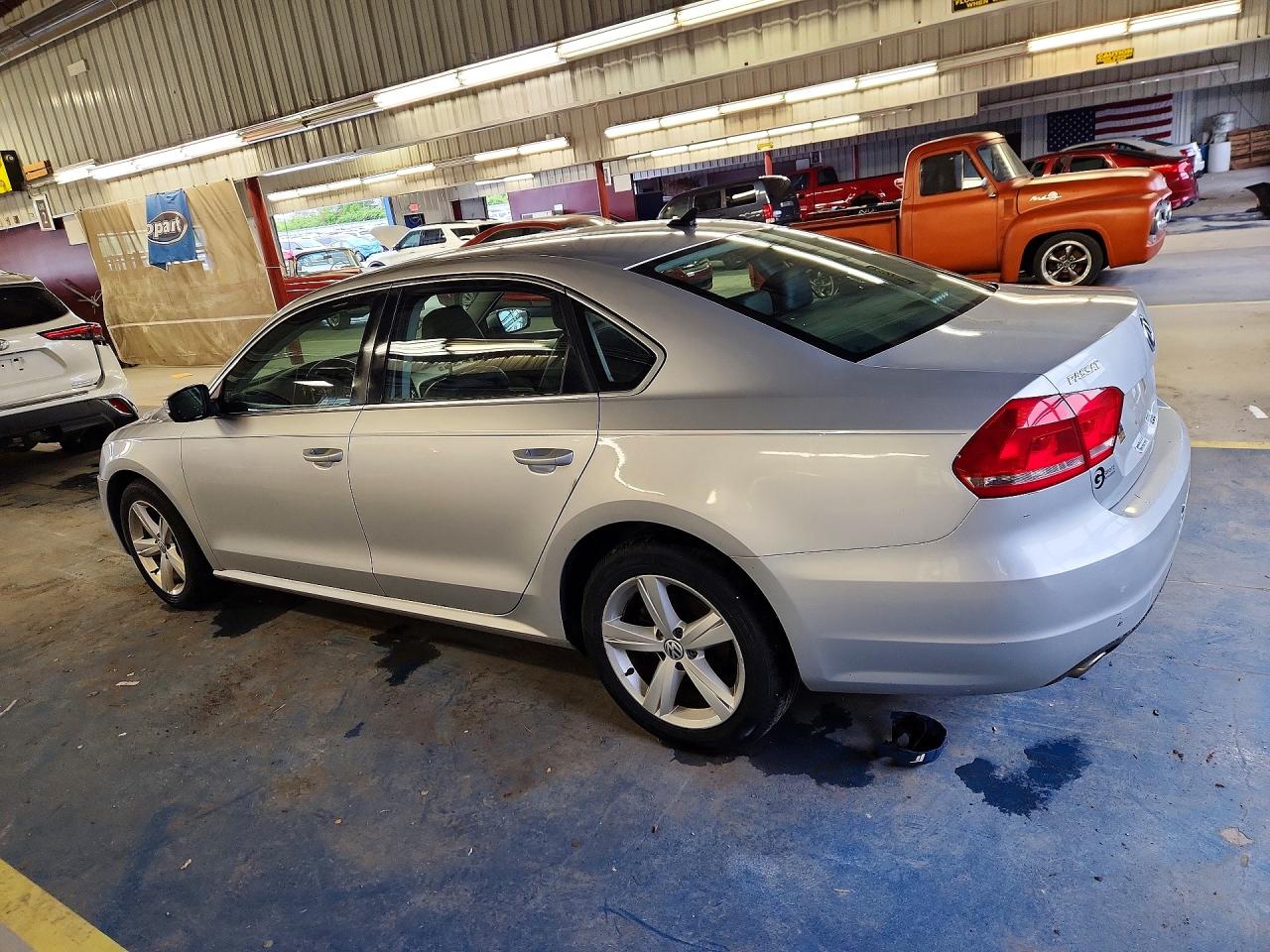 VOLKSWAGEN PASSAT 2013 — 3