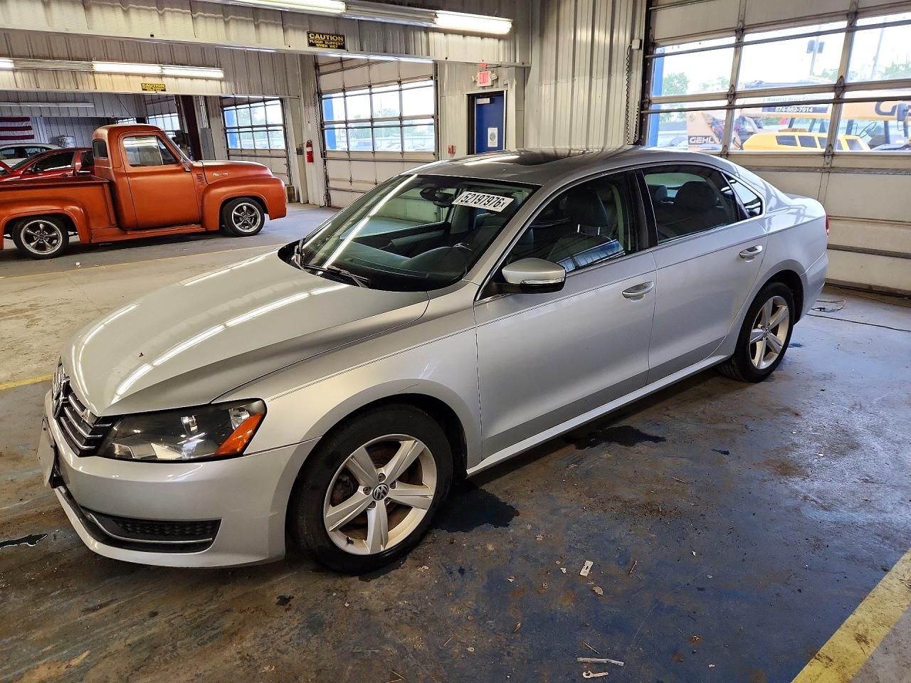 VOLKSWAGEN PASSAT 2013 — 2