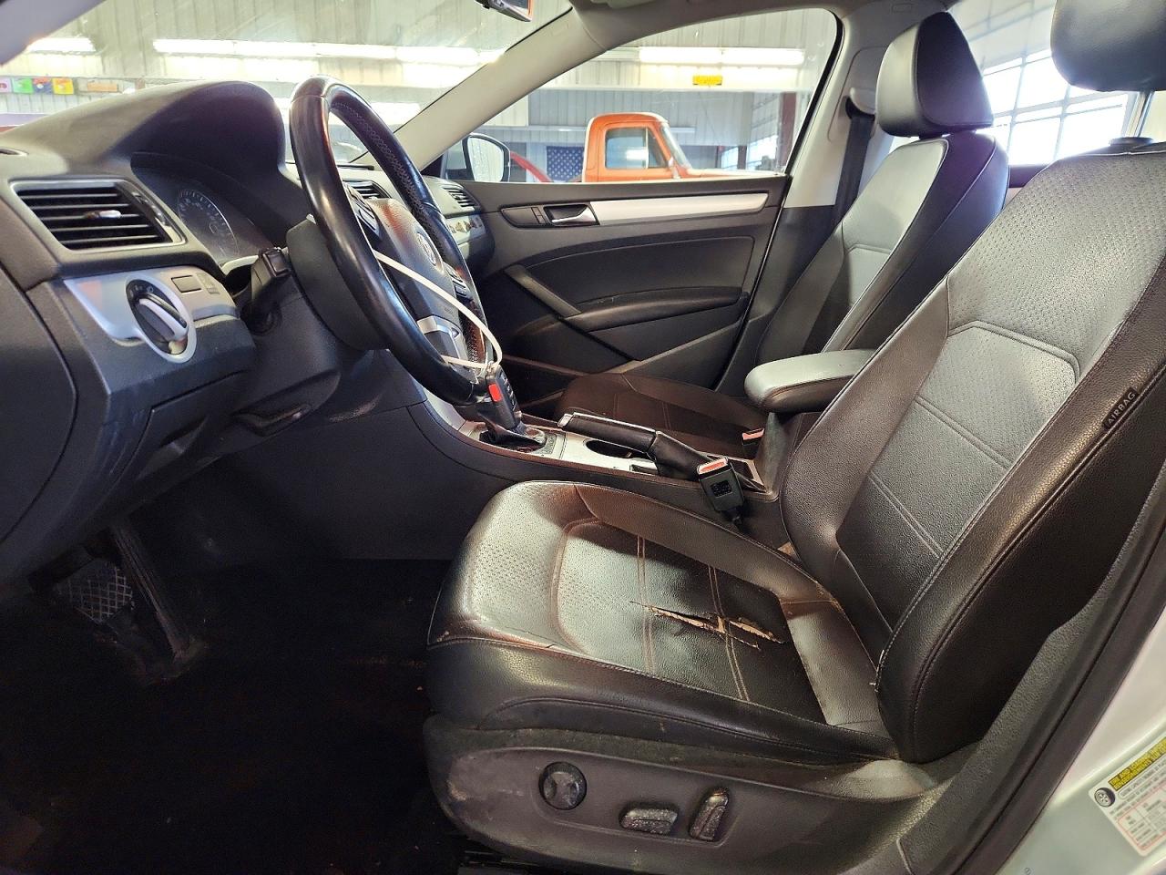 VOLKSWAGEN PASSAT 2013 — 8