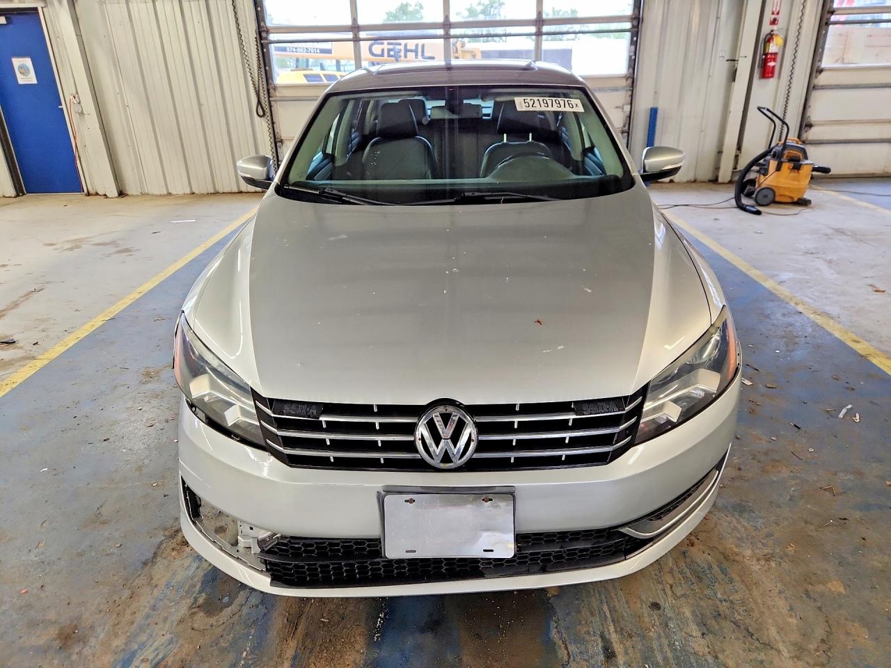 VOLKSWAGEN PASSAT 2013 — 6