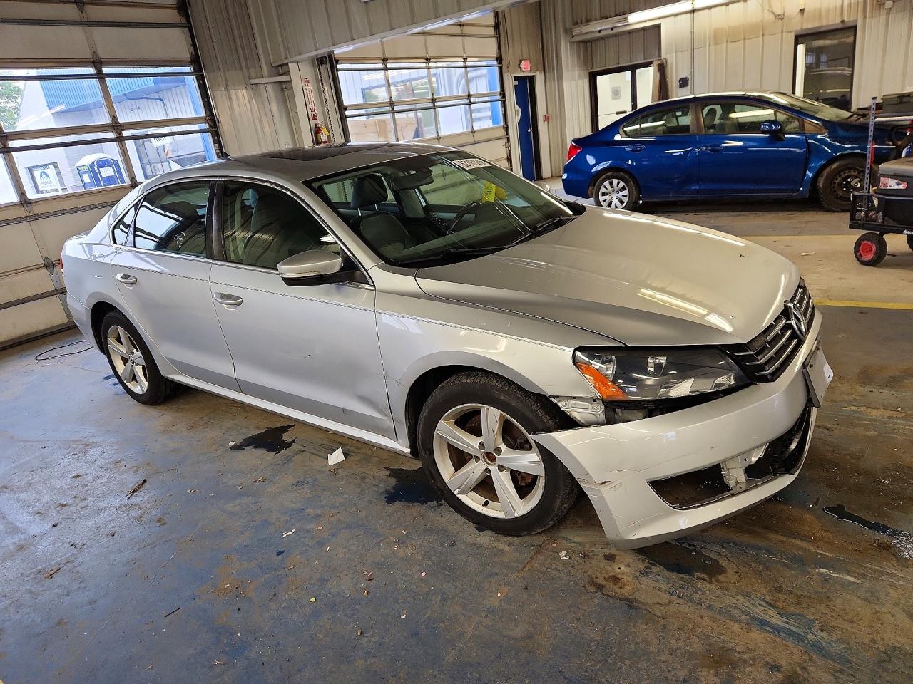 VOLKSWAGEN PASSAT 2013 — 5