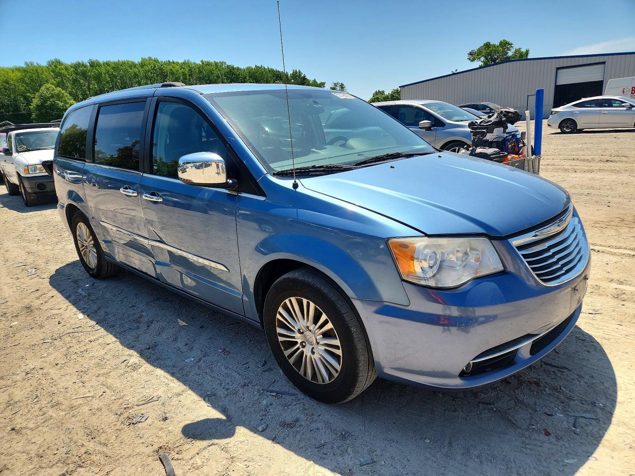 CHRYSLER TOWN & COUNTRY 2012 — 5