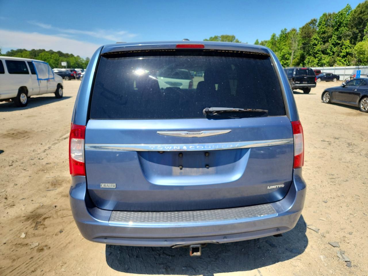 CHRYSLER TOWN & COUNTRY 2012 — 7