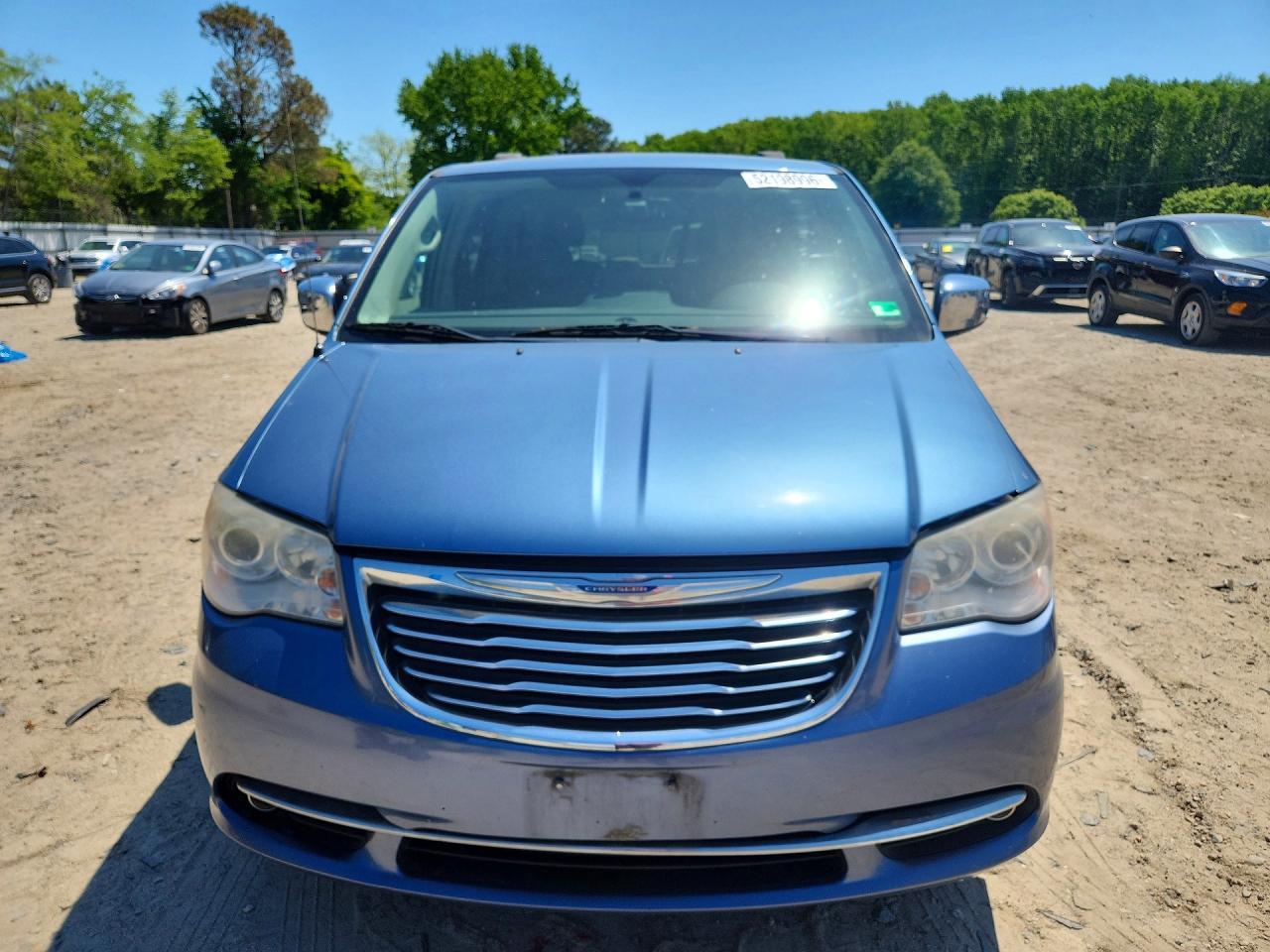 CHRYSLER TOWN & COUNTRY 2012 — 6