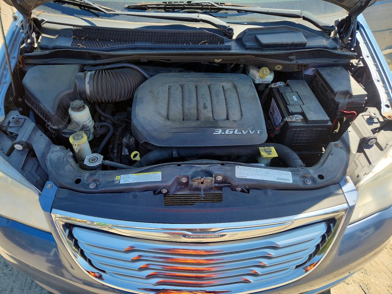 CHRYSLER TOWN & COUNTRY 2012 — 13