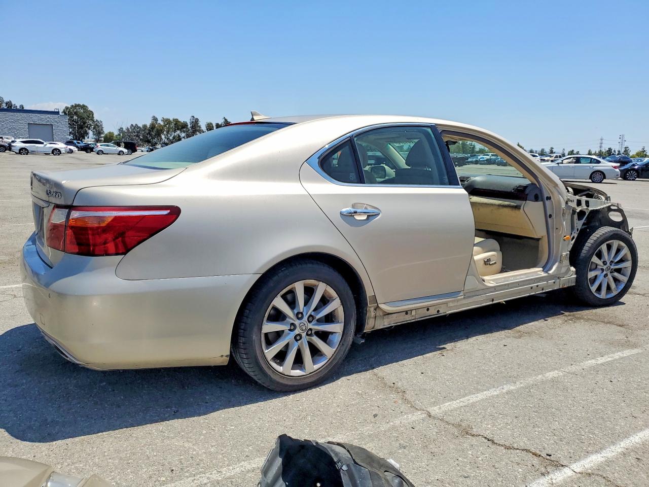 LEXUS LS 2011 — 4