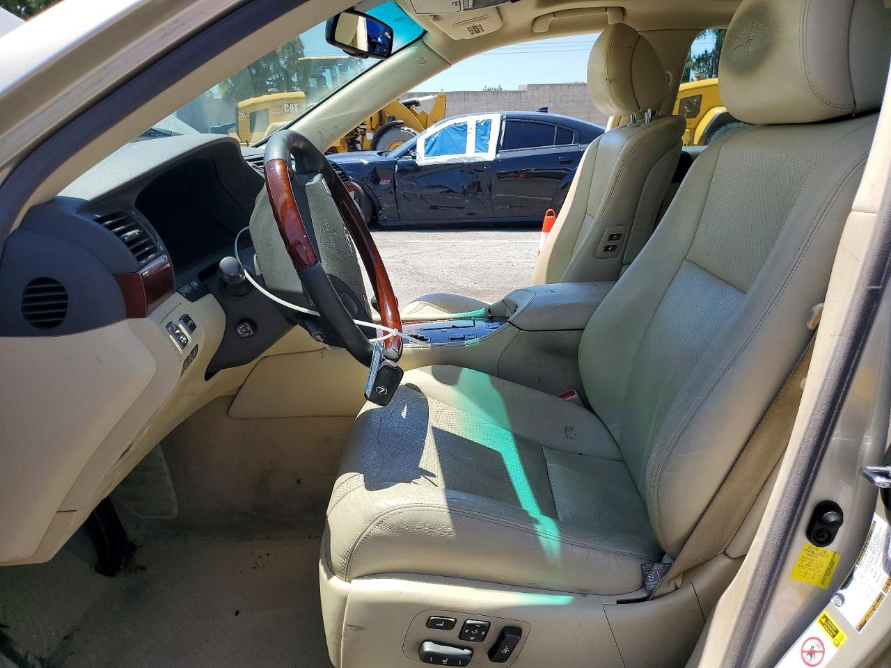 LEXUS LS 2011 — 8