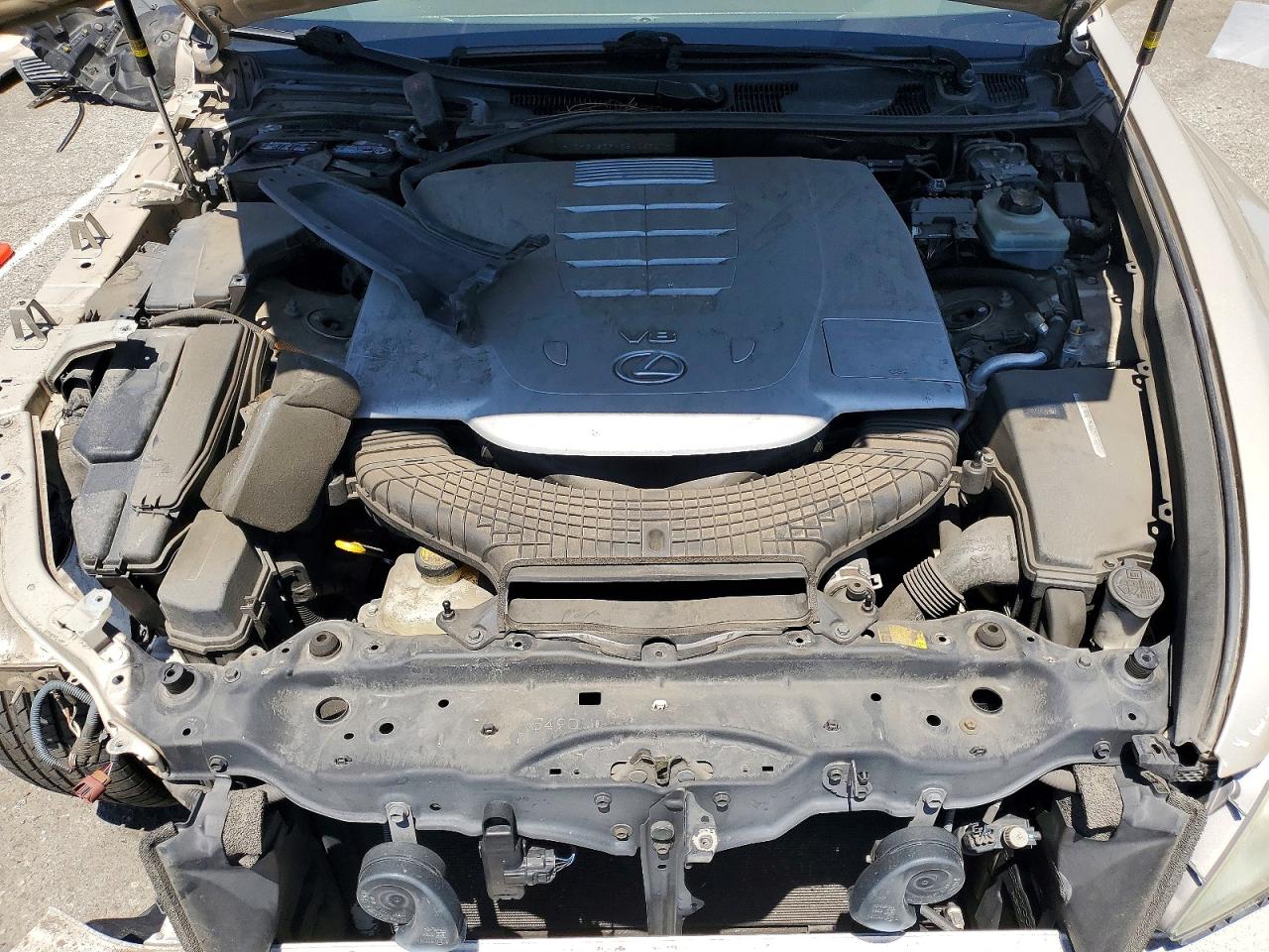 LEXUS LS 2011 — 12