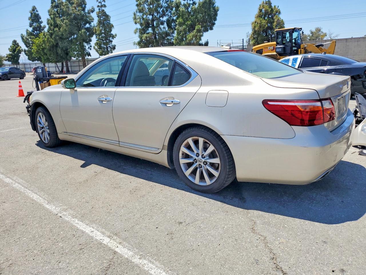 LEXUS LS 2011 — 3