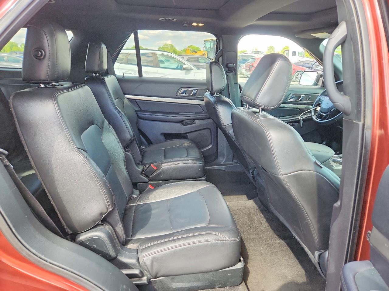 FORD EXPLORER 2018 — 12