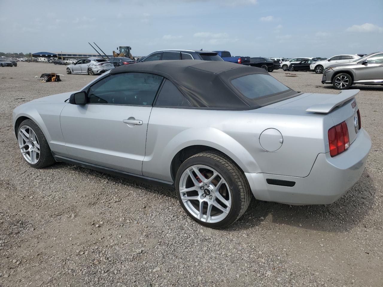 FORD MUSTANG 2006 — 3