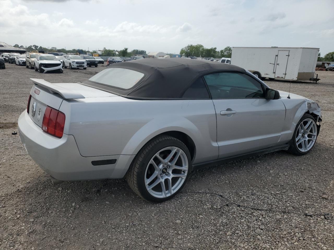 FORD MUSTANG 2006 — 4