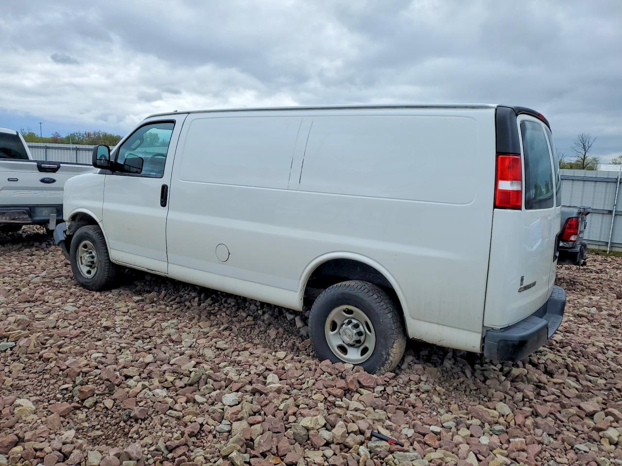 CHEVROLET EXPRESS G2500 2022 — 3