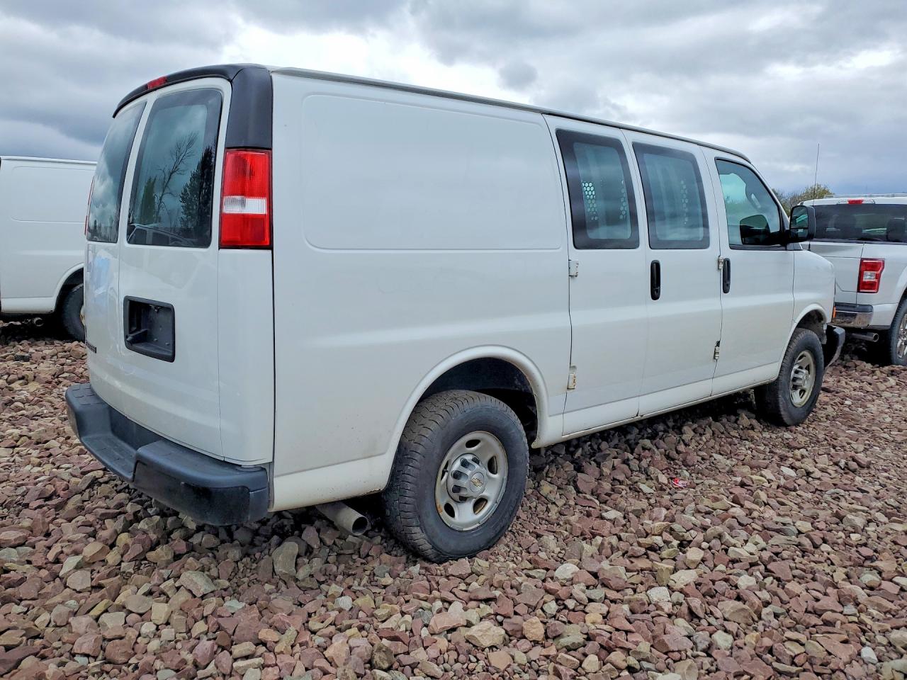 CHEVROLET EXPRESS G2500 2022 — 4