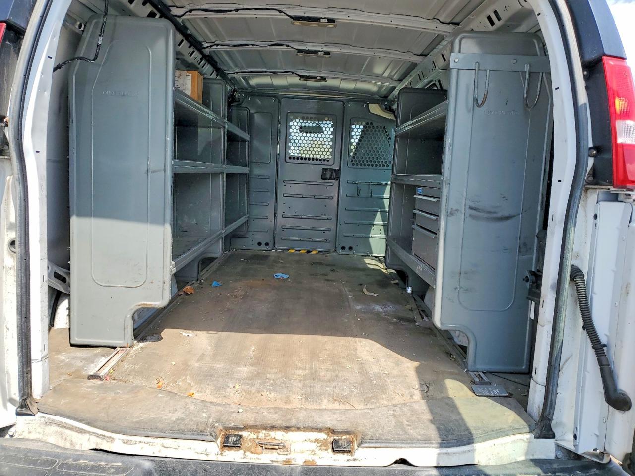 CHEVROLET EXPRESS G2500 2022 — 11