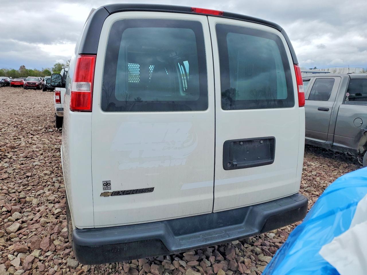 CHEVROLET EXPRESS G2500 2022 — 7
