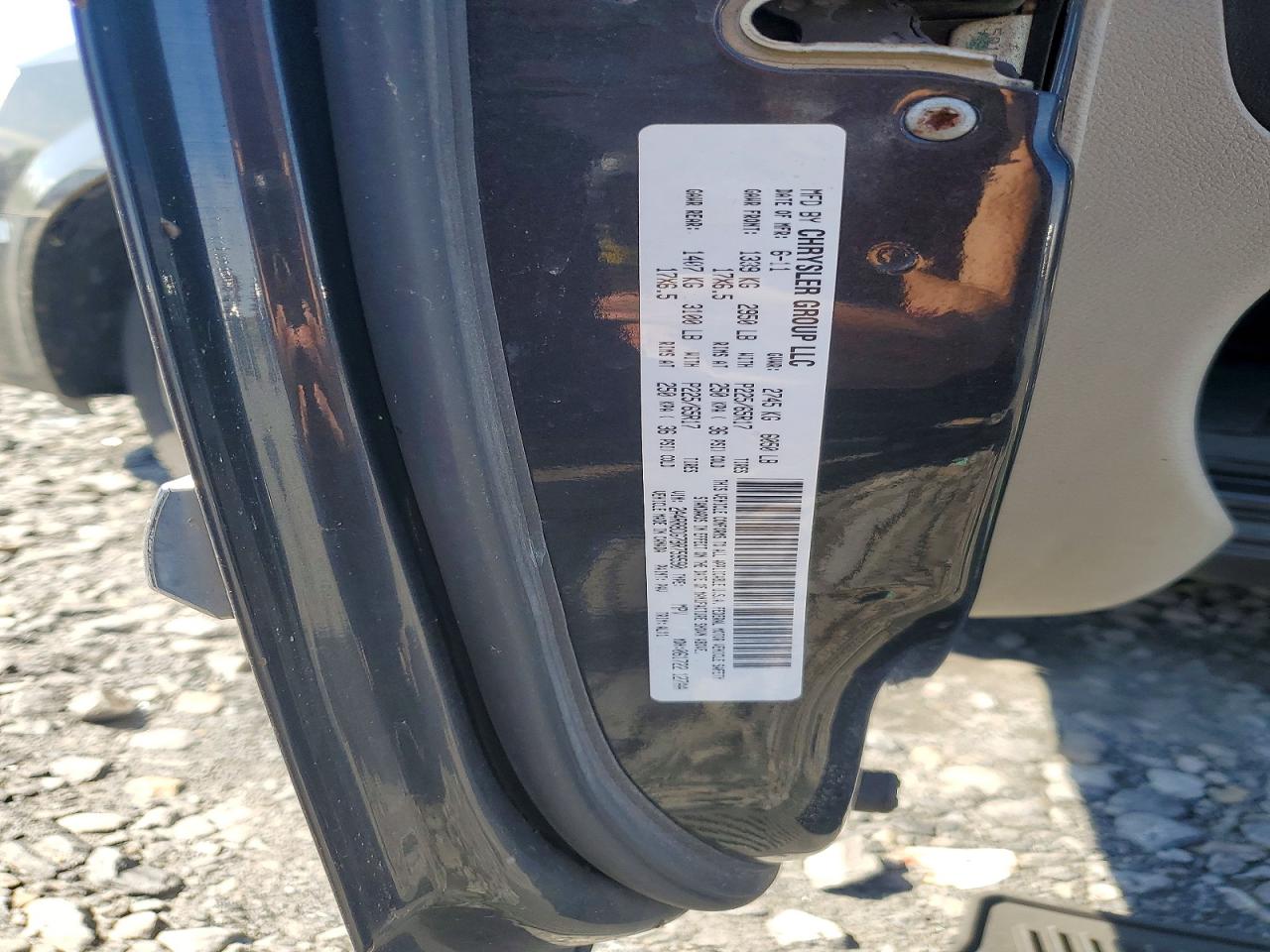 CHRYSLER TOWN & COUNTRY 2011 — 14