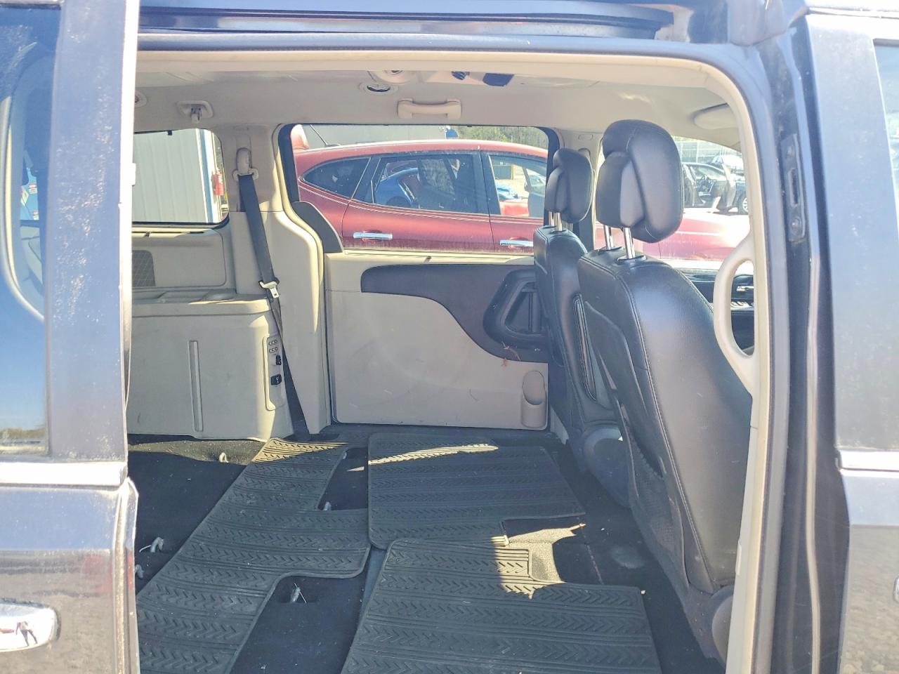 CHRYSLER TOWN & COUNTRY 2011 — 12