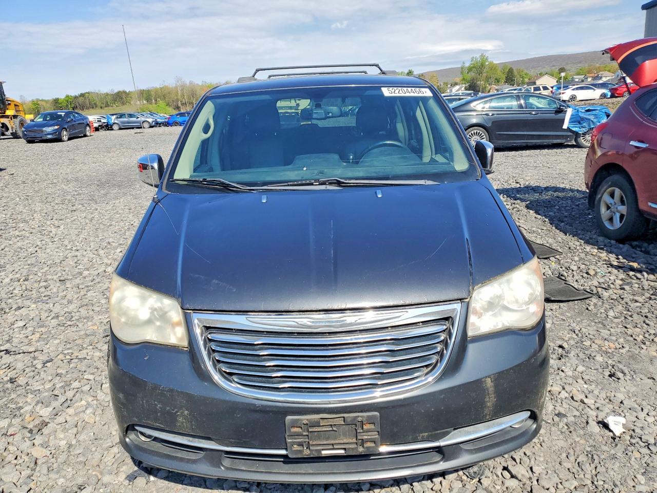 CHRYSLER TOWN & COUNTRY 2011 — 6
