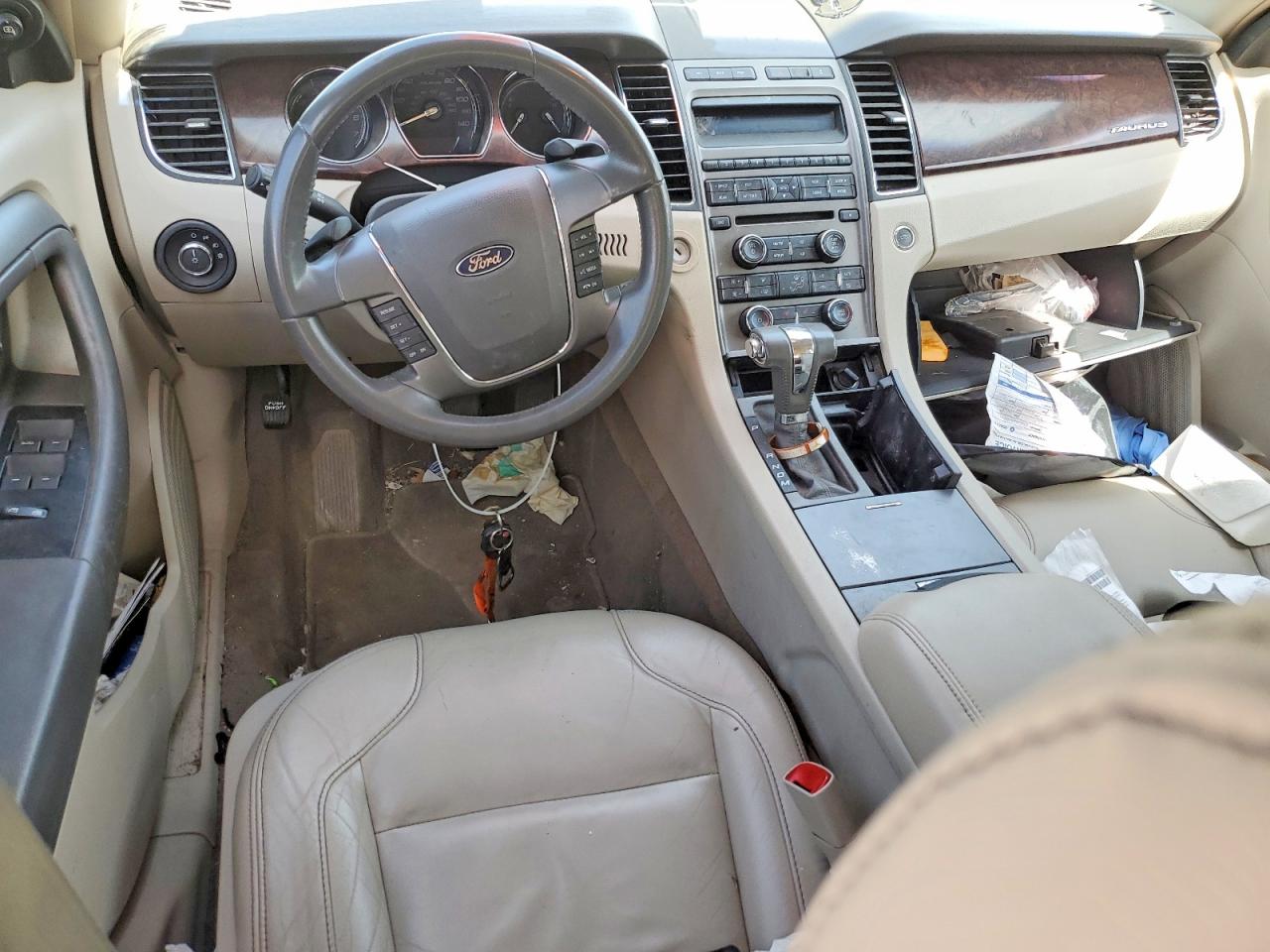 FORD TAURUS 2010 — 9