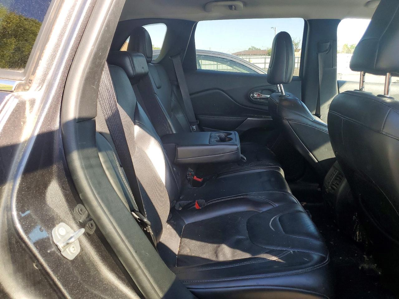 JEEP CHEROKEE 2019 — 11