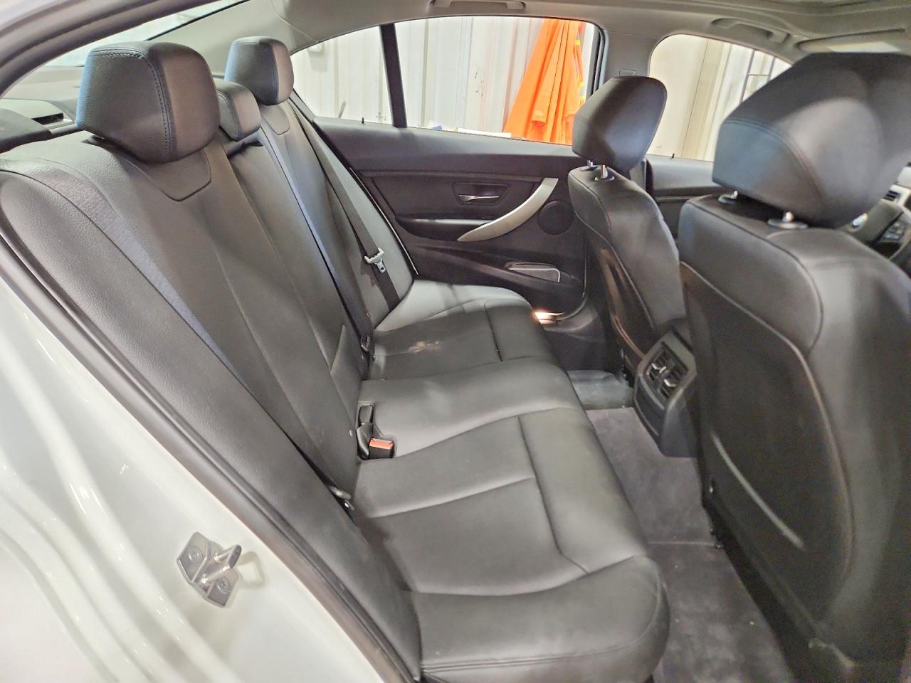BMW 320 2015 — 11