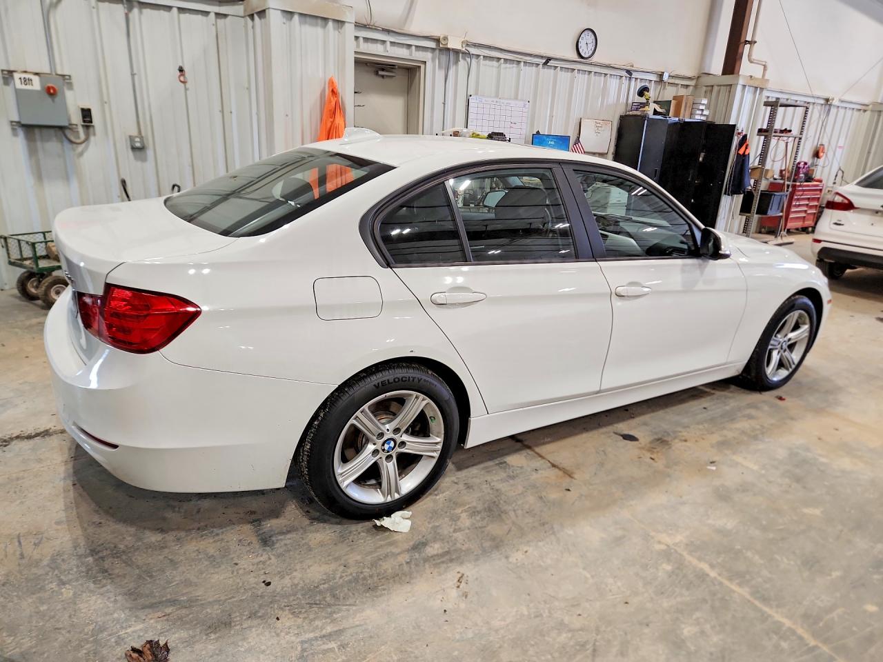 BMW 320 2015 — 4