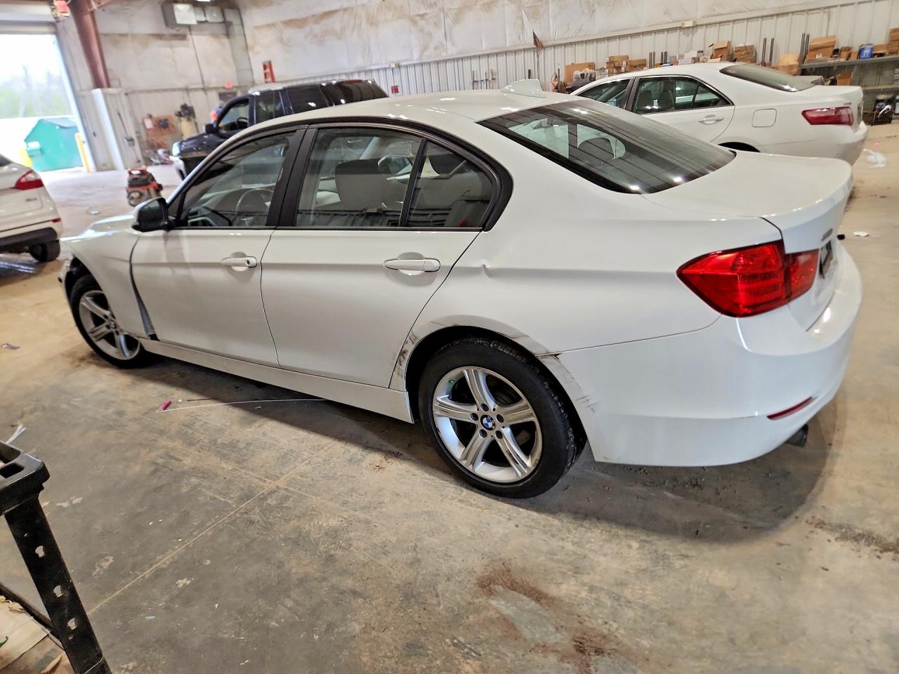 BMW 320 2015 — 3