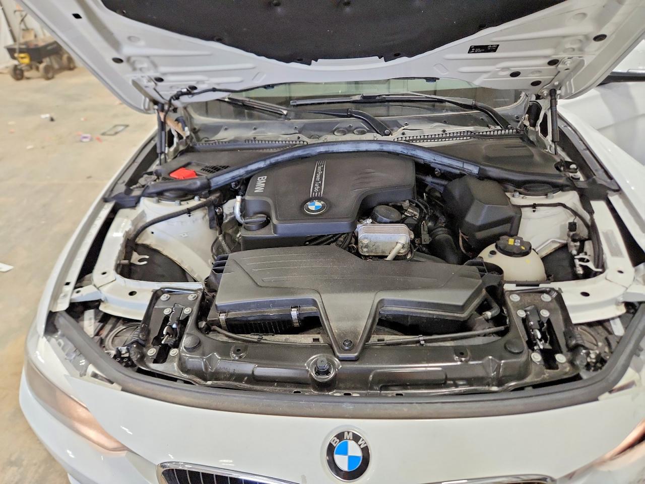 BMW 320 2015 — 12