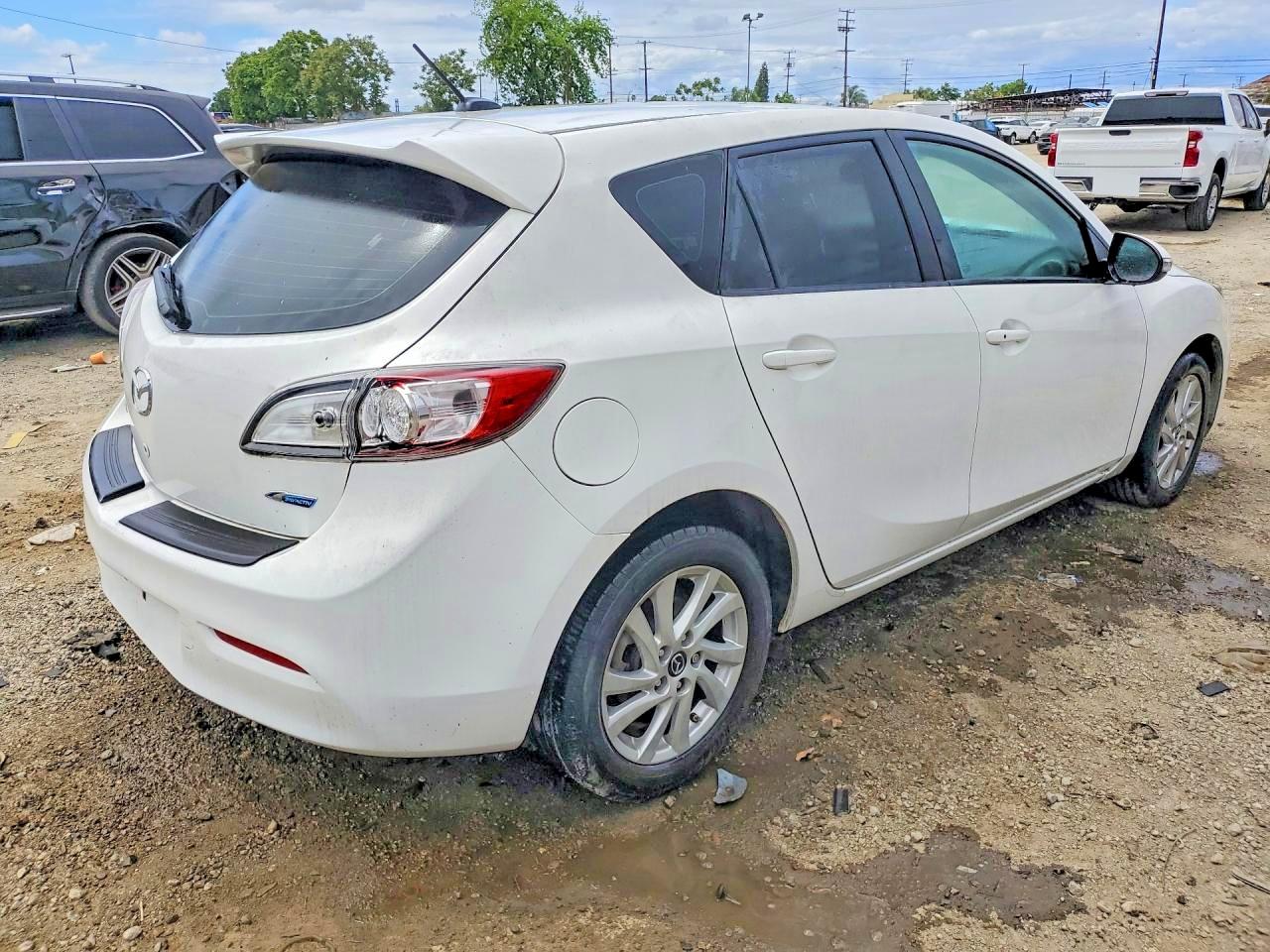MAZDA 3 2013 — 4