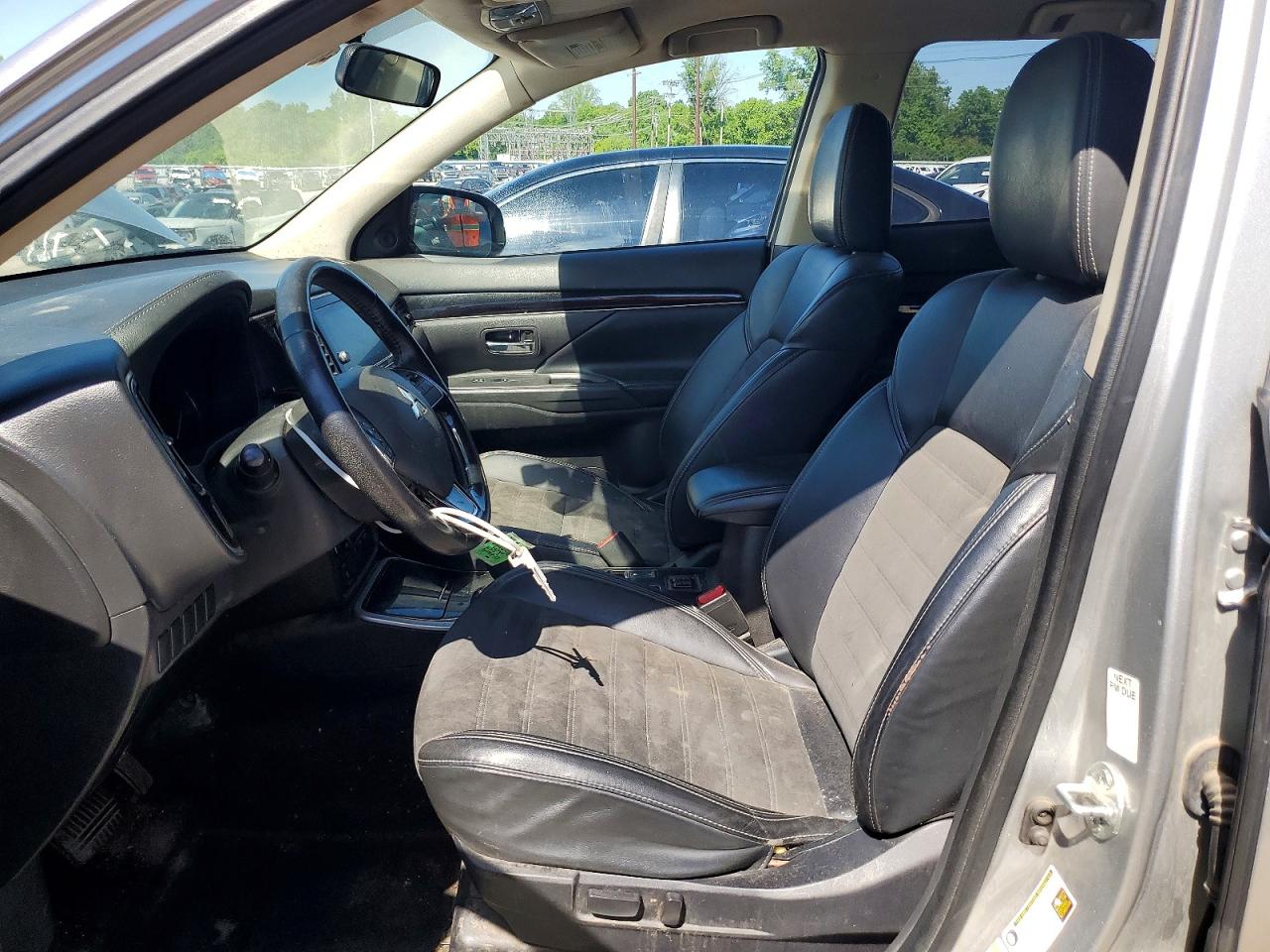 MITSUBISHI OUTLANDER 2019 — 8