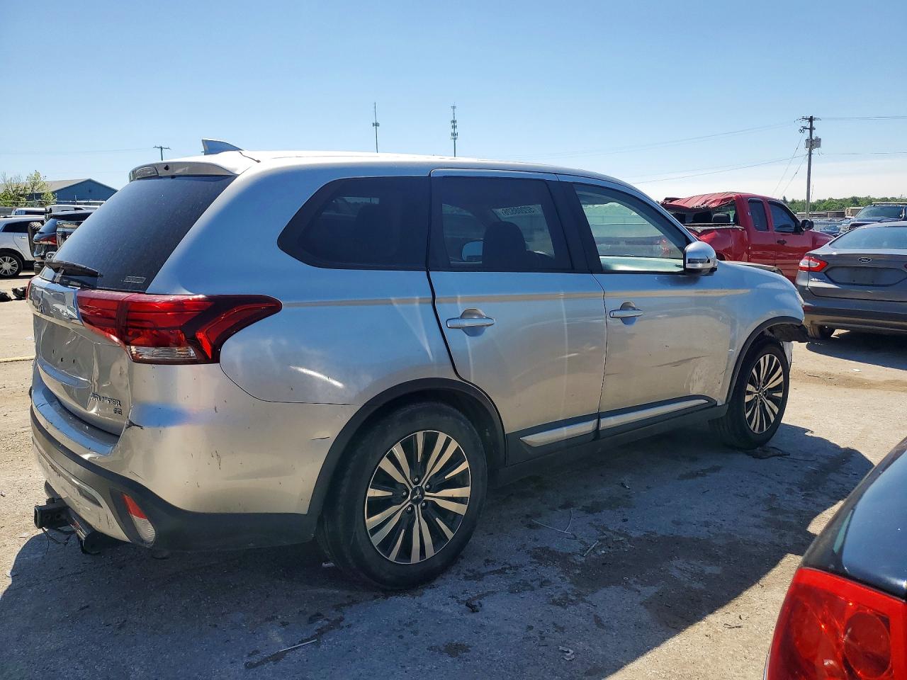 MITSUBISHI OUTLANDER 2019 — 4