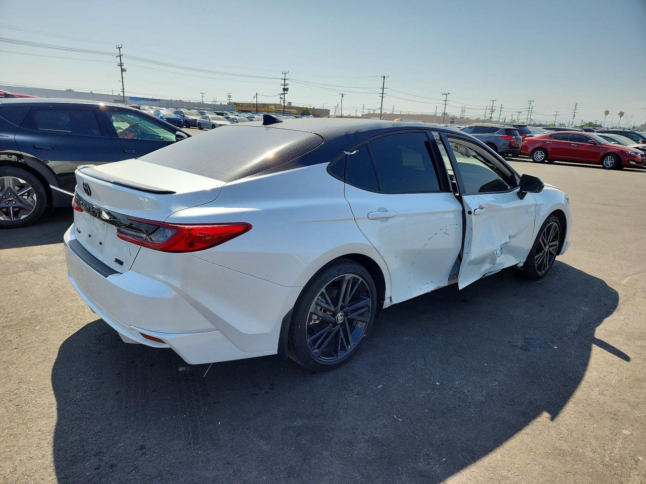 TOYOTA CAMRY 2025 — 4