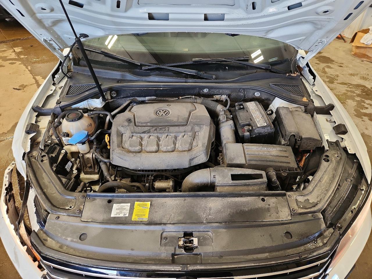 VOLKSWAGEN PASSAT 2018 — 12