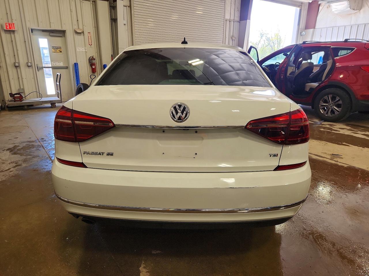 VOLKSWAGEN PASSAT 2018 — 7