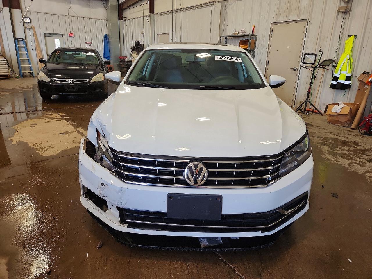 VOLKSWAGEN PASSAT 2018 — 6