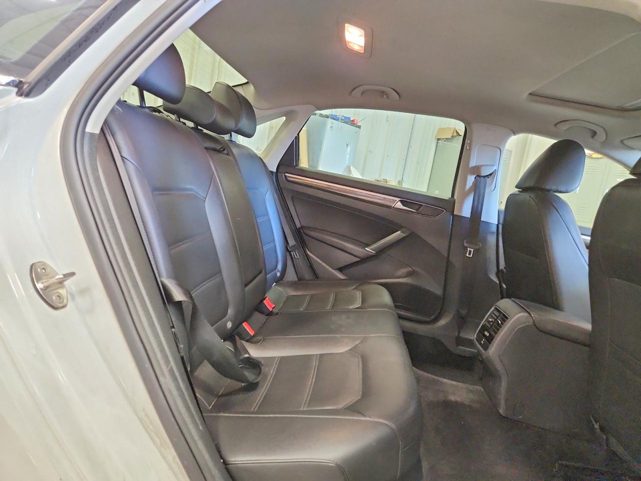 VOLKSWAGEN PASSAT 2018 — 11